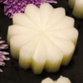 抜き型無し飾り切り 大根の大輪菊 レシピ 作り方 By ブルーボリジ 楽天レシピ 抜き型無し飾り切り 大根の大輪菊 レシピ 作り方 By ブルーボリジ 楽天レシピ